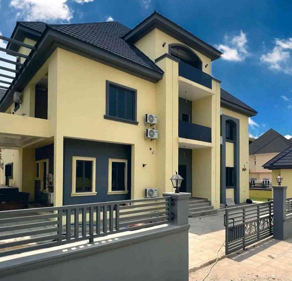 Stunning 5 Bedroom Detached Duplex with BQ for sale in Guzape District Abuja 