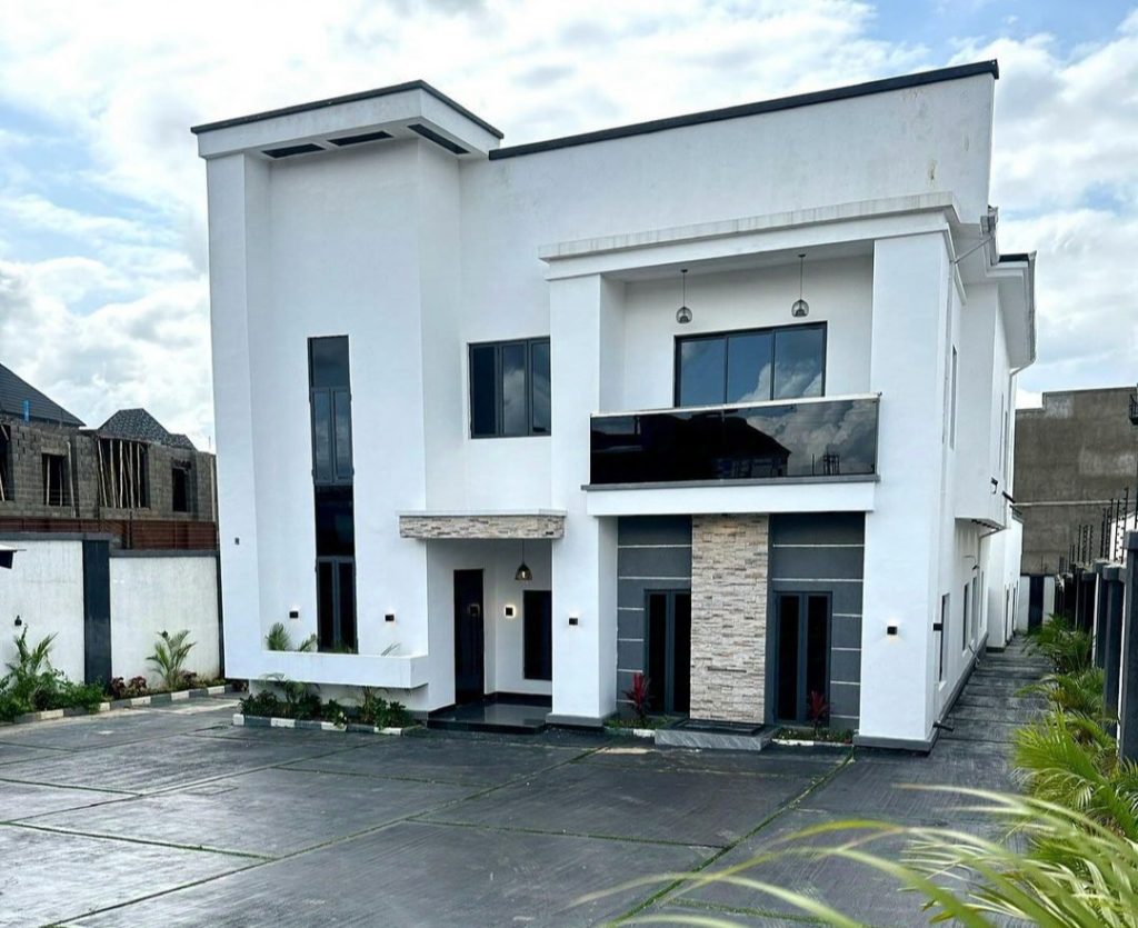 Fully Automated Smart 6 Bedroom Fully Detached Duplex