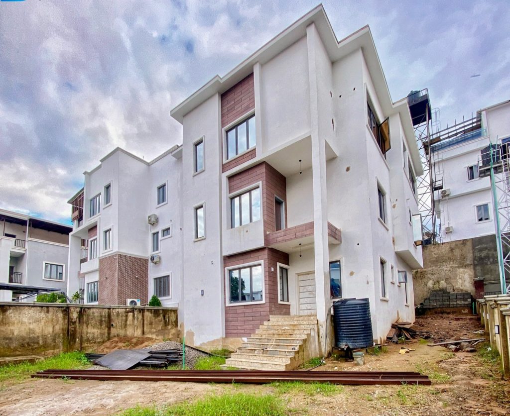 Newly Built 5 Bedroom Semi-Detached Duplex 