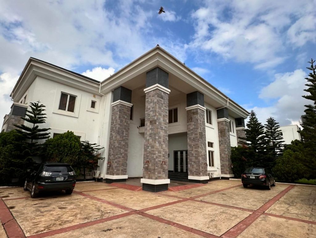 A Luxury Mansion of 8 Bedroom in Guzape, Abuja 