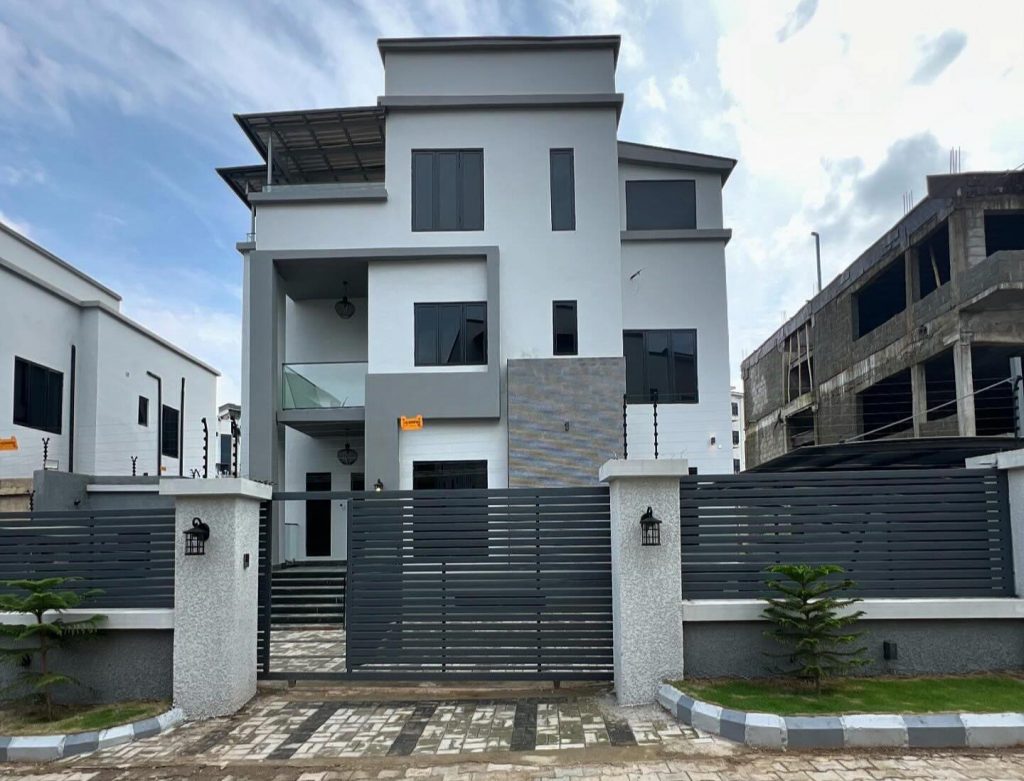 Luxury 5 Bedroom Duplex in Guzape Estate 